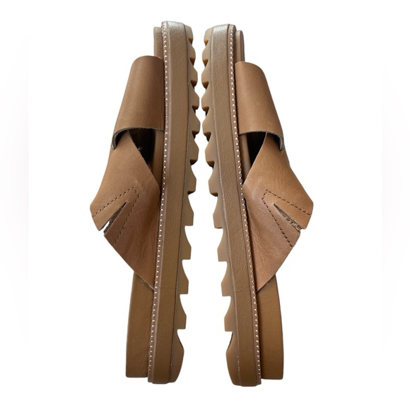 Sorel Roaming Criss Cross Sandals - Picture 4 of 9